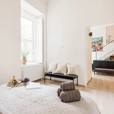 Chic 3br Heart Of District 7- Gem דירה