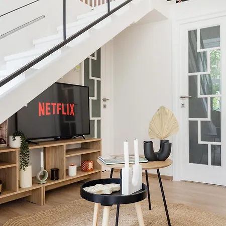 Chic 3br Heart Of District 7- Gem דירה *