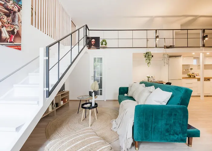 Chic 3br Heart Of District 7- Gem *